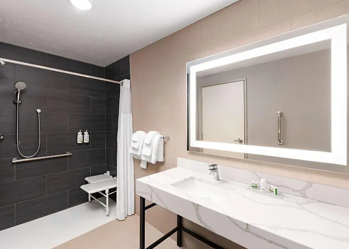 Wingate By Wyndham Hotel 3*